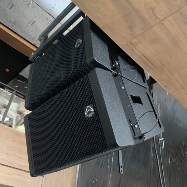 ลำโพง Wharfedale Pro Line Array ติดตั้งที่ HIGHROLL Bar