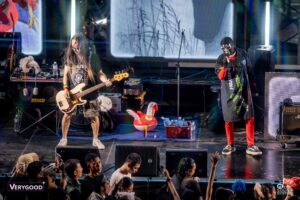 ศิลปินแสดงสดบนเวทีงาน Zoods Songkran Festival 2026